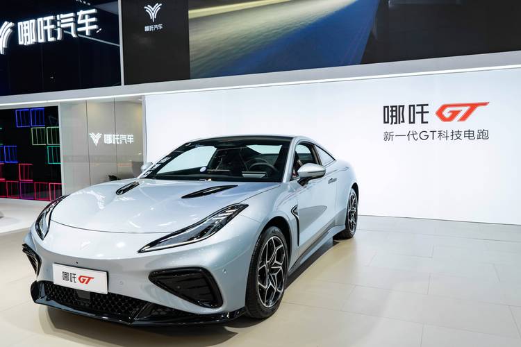 广州159哪吒汽车在智能汽车领域的表现，领途汽车在新能源汽车市场中的影响力